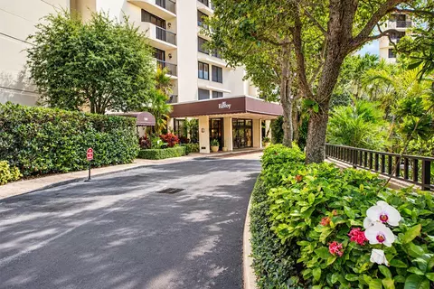 2480 Presidential Way #802, West Palm Beach, FL 33401