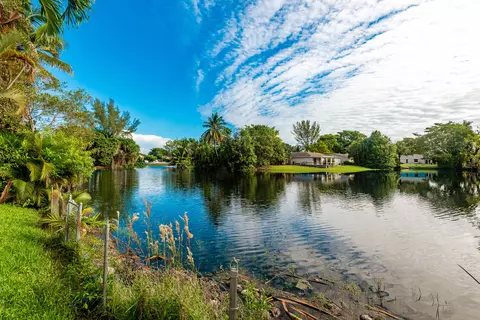 288 NW 39th Way, Deerfield Beach, FL 33442