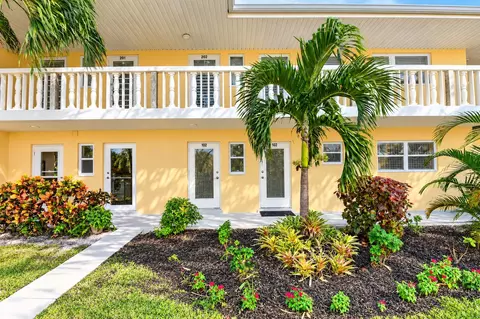 2131 NE 1st Ct #102, Boynton Beach, FL 33435