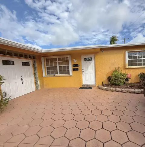 2610 NW 43rd Ave, Lauderhill, FL 33313