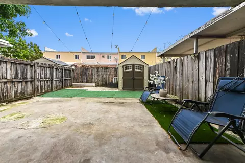 Exterior - 941 W 80th Pl, Hialeah, FL 33014 photo 2 of 4