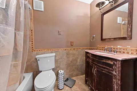 Bath - 941 W 80th Pl, Hialeah, FL 33014 photo 2 of 4