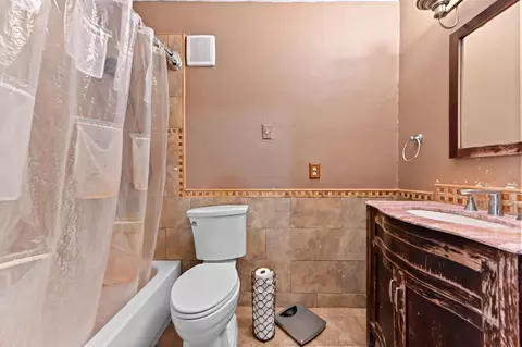 Bath - 941 W 80th Pl, Hialeah, FL 33014 photo 3 of 4
