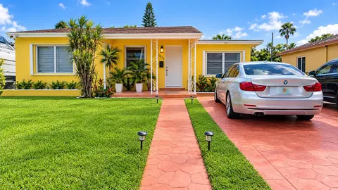 1070 NE 143rd St, North Miami, FL 33161