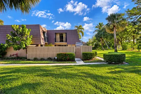 1315 13th Ct, Palm Beach Gardens, FL 33410