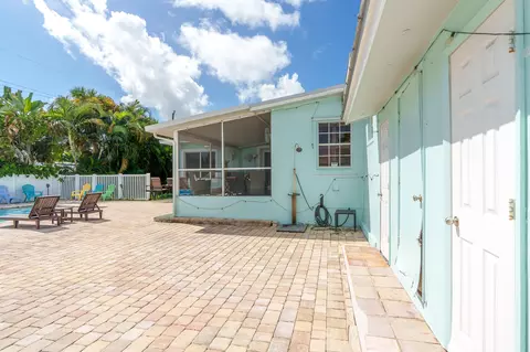 Exterior - 2396 SE 6th St, Pompano Beach, FL 33062 photo 13 of 17