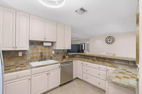 Kitchen - 2396 SE 6th St, Pompano Beach, FL 33062 photo 4 of 4