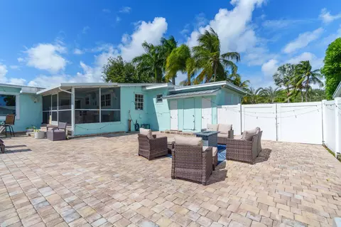 Exterior - 2396 SE 6th St, Pompano Beach, FL 33062 photo 11 of 17