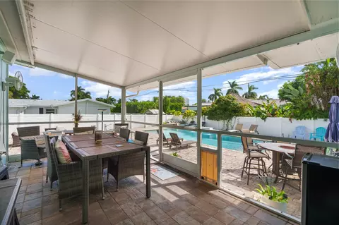 Exterior - 2396 SE 6th St, Pompano Beach, FL 33062 photo 3 of 17