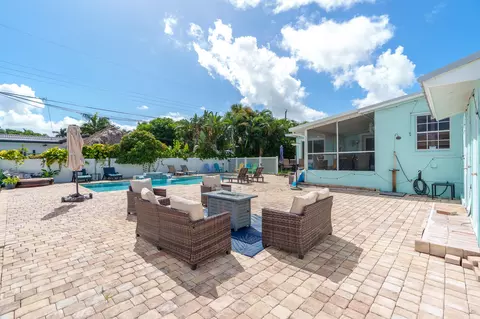 Exterior - 2396 SE 6th St, Pompano Beach, FL 33062 photo 12 of 17