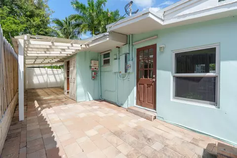 Exterior - 2396 SE 6th St, Pompano Beach, FL 33062 photo 17 of 17