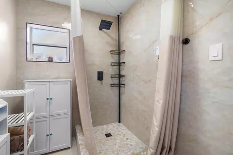 Bath - 2396 SE 6th St, Pompano Beach, FL 33062 photo 2 of 4