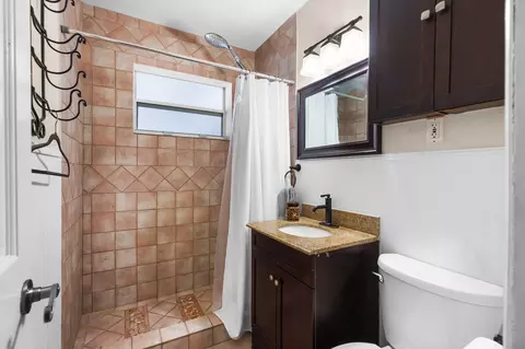 Bath - 2396 SE 6th St, Pompano Beach, FL 33062 photo 3 of 4