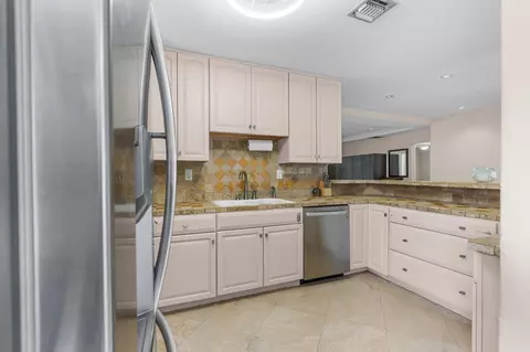 Kitchen - 2396 SE 6th St, Pompano Beach, FL 33062 photo 3 of 4