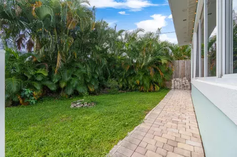 Exterior - 2396 SE 6th St, Pompano Beach, FL 33062 photo 14 of 17