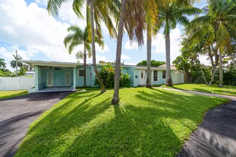 Exterior - 2396 SE 6th St, Pompano Beach, FL 33062 photo 2 of 17