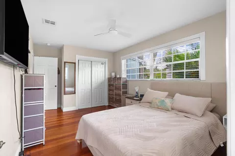 Bedroom - 2396 SE 6th St, Pompano Beach, FL 33062 photo 4 of 9