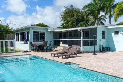 Exterior - 2396 SE 6th St, Pompano Beach, FL 33062 photo 9 of 17