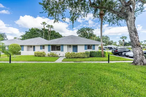 828 Club Dr, Palm Beach Gardens, FL 33418