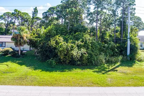 958 SW California Blvd, Port St Lucie, FL 34953