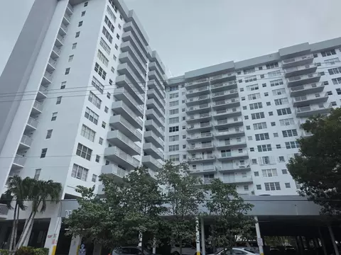137 Golden Isles Dr #609, Hallandale Beach, FL 33009