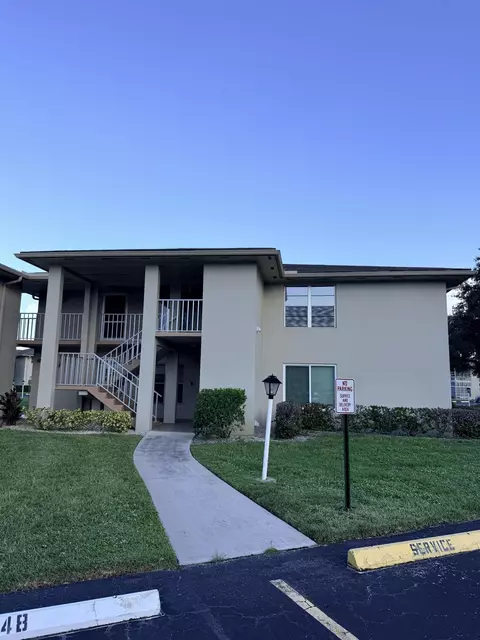 25 Lake Vista Trl #102, Port Saint Lucie, FL 34952