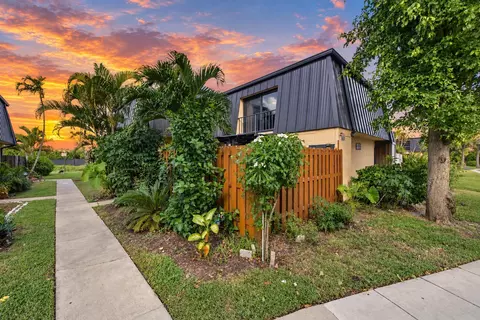 2483 Waterside Dr, Lake Worth, FL 33461