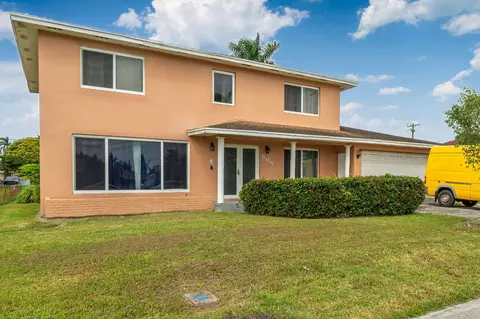 608 SW 10th St, Belle Glade, FL 33430
