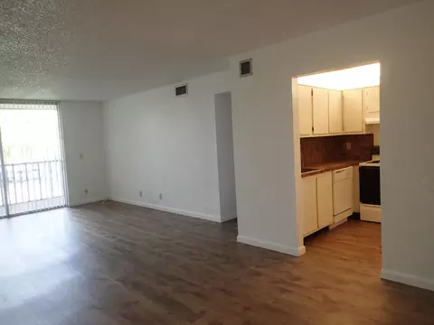 2820 Somerset #206O, Lauderdale Lakes, FL 33311
