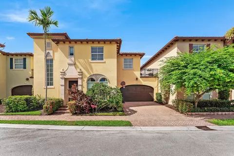 115 Via Poinciana Ln, Boca Raton, FL 33487