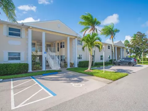 655 W Lake Jasmine Cir, Vero Beach, FL 32962