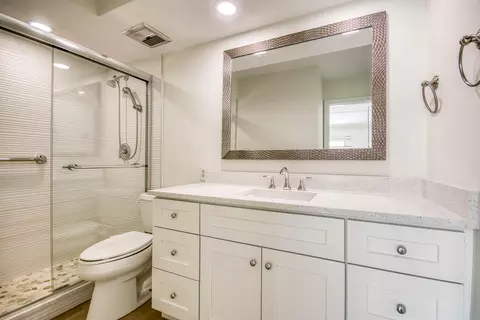 Bath - 478 Tequesta Dr #115, Tequesta, FL 33469 photo 1 of 2