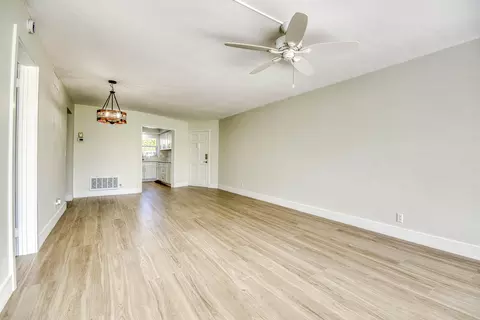 Living - 478 Tequesta Dr #115, Tequesta, FL 33469 photo 4 of 4