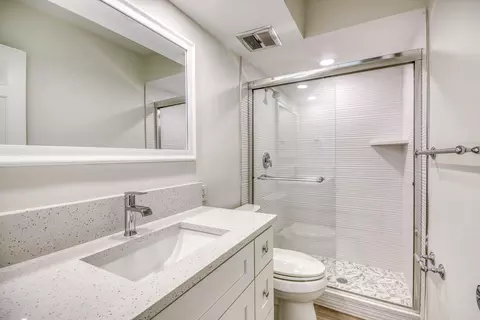 Bath - 478 Tequesta Dr #115, Tequesta, FL 33469 photo 2 of 2