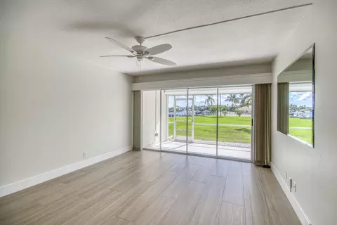 Living - 478 Tequesta Dr #115, Tequesta, FL 33469 photo 2 of 4