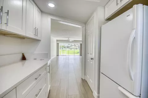 Kitchen - 478 Tequesta Dr #115, Tequesta, FL 33469 photo 2 of 2
