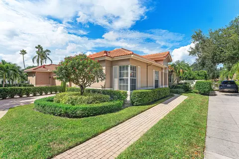 128 Monterey Pointe Dr, Palm Beach Gardens, FL 33418