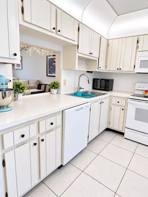 550 Covered Brg, Lake Worth, FL 33467