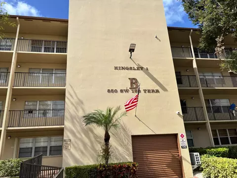 850 SW 133rd Ter #309B, Pembroke Pines, FL 33027