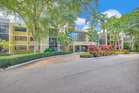 16200 Golf Club Rd #206, Weston, FL 33326