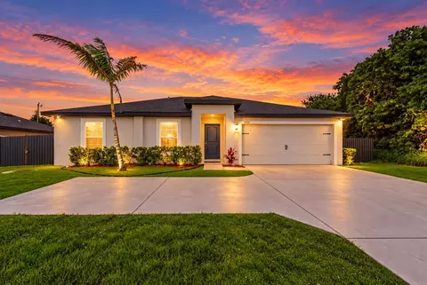 951 SW Paar Dr, Port Saint Lucie, FL 34953