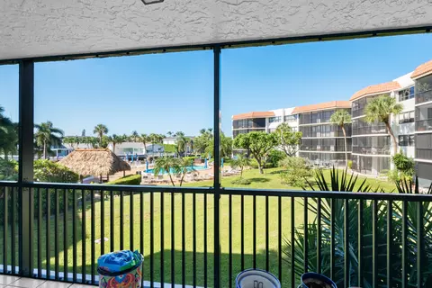 800 Jeffery St #205, Boca Raton, FL 33487