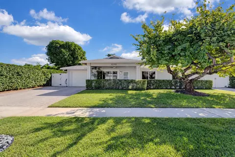 1070 NE 2nd Ter, Boca Raton, FL 33432