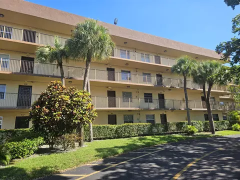 3121 NW 47th Ter #210, Lauderdale Lakes, FL 33319