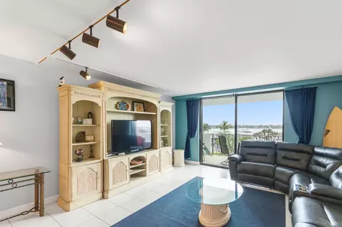 1200 Marine Way #203, North Palm Beach, FL 33408