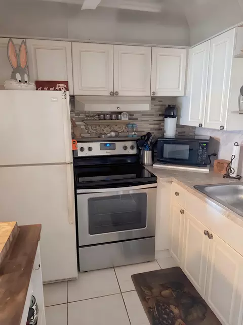 Kitchen - 357 Mansfield I #357, Boca Raton, FL 33434 photo 3 of 3