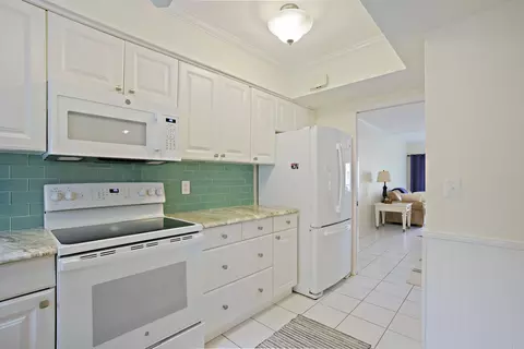 Kitchen - 3901 SE St Lucie Blvd #E-33, Stuart, FL 34997 photo 3 of 3
