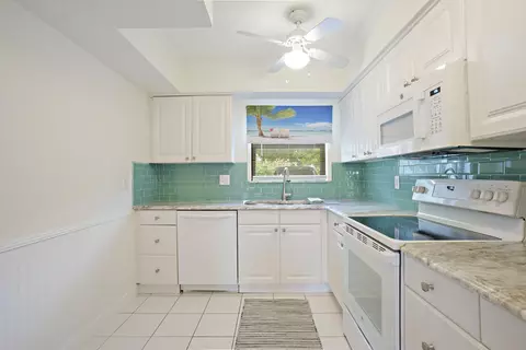 Kitchen - 3901 SE St Lucie Blvd #E-33, Stuart, FL 34997 photo 1 of 3