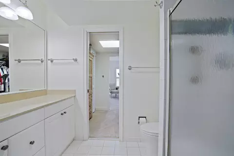 Bath - 3901 SE St Lucie Blvd #E-33, Stuart, FL 34997 photo 4 of 4