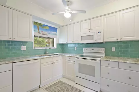 Kitchen - 3901 SE St Lucie Blvd #E-33, Stuart, FL 34997 photo 2 of 3